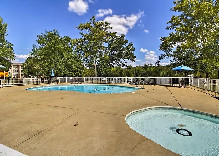 Branson Family Resort Condo With Indoor Pool And Patio