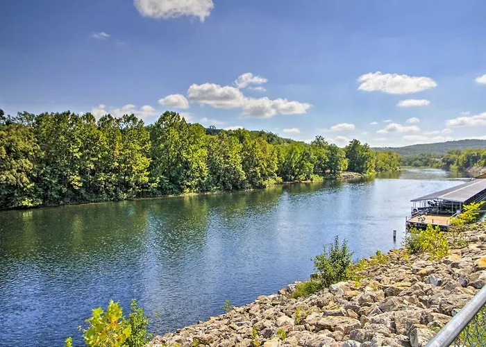 Branson Family Resort Condo With Indoor Pool And Patio